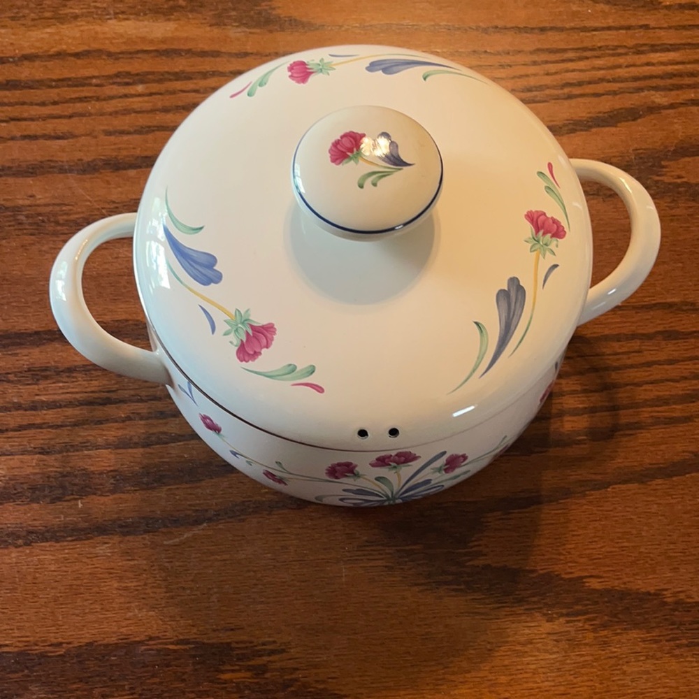 Lenox 3 quart metal covered casserole